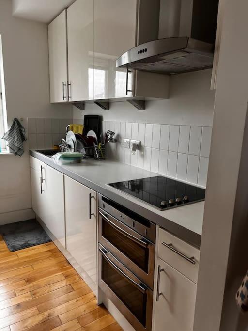 Central , Bright And Modern Flat Up To 4 People Лондон Екстер'єр фото