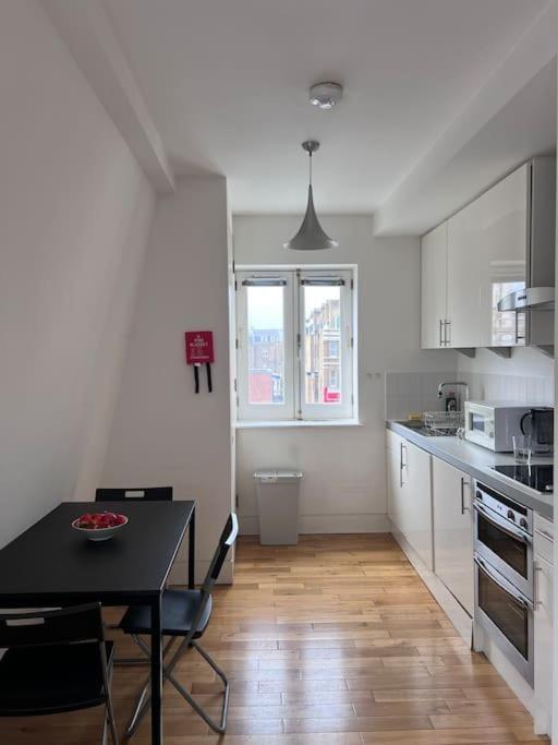 Central , Bright And Modern Flat Up To 4 People Лондон Екстер'єр фото